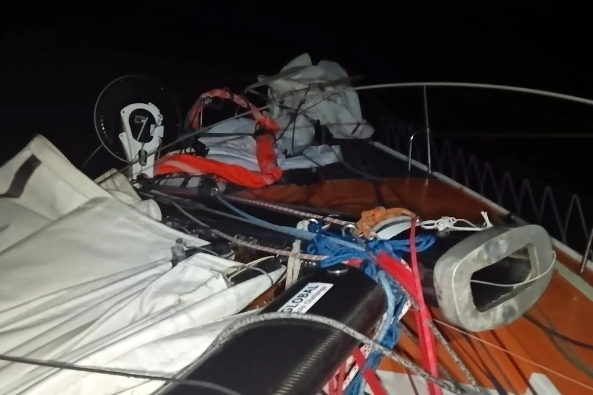 Global Solo Challenge: Dismasting in the remote Indian Ocean